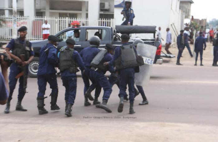 Info Congo - Actualité Congo -  - -Kinshasa : la Police interpelle plus d'une centaine de miliciens de la force du progrès et démantèle son QG de Gramalic