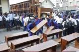 Le Service National lance une vaste campagne de distribution des bancs dans les écoles et universités de Kinshasa