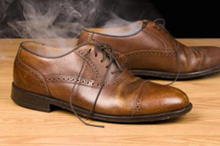Comment éliminer et éviter les mauvaises odeurs des chaussures ? nessma  cuisine