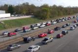 USA: Au Texas, des milliers d'automobilistes font la queue pour avoir un peu de nourriture