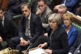 Brexit: Theresa May chancèle mais ne sombre pas après l'échec de la motion de censure