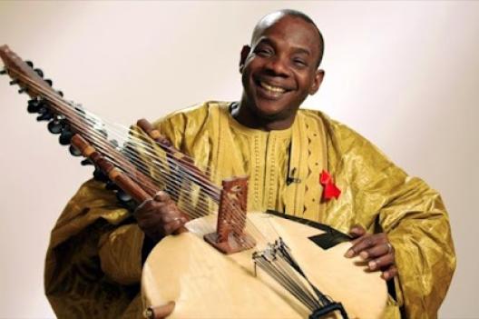 La légende de la musique malienne Toumani Diabaté meurt à 58 ans