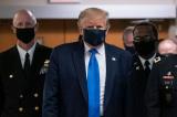 Covid-19 : Donald Trump porte un masque en public pour la première fois