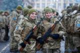 Un an de guerre en Ukraine: les femmes au combat