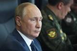 Russie: le président russe est à l’isolement après la détection de cas de Covid-19 dans son entourage 